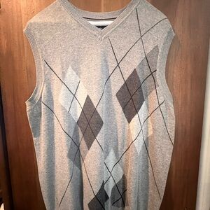 Gray Argyle Men’s Sweater Vest